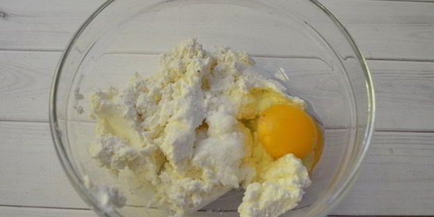 творожный пирог с черной малиной