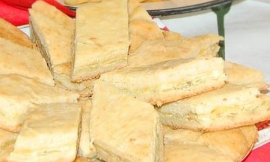 Рецепт творожного пирога слоеного с вареньем и сыром