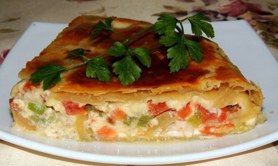 Рецепт заливного пирога с куриным филе и овощами