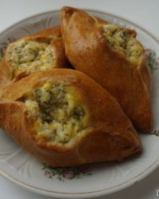 Бездрожжевые пирожки с сыром и зеленью
