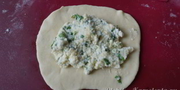 бездрожжевые пирожки с сыром и зеленью