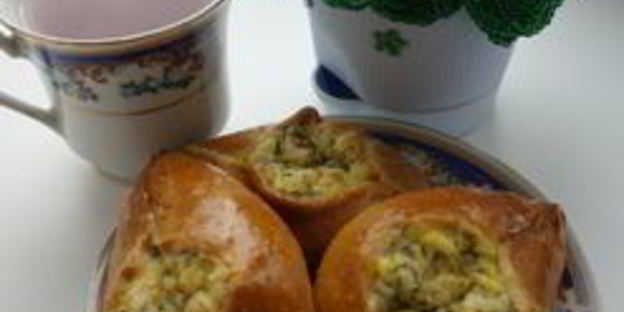 бездрожжевые пирожки с сыром и зеленью