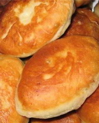 Быстрые пирожки на кефире с луком и яйцом