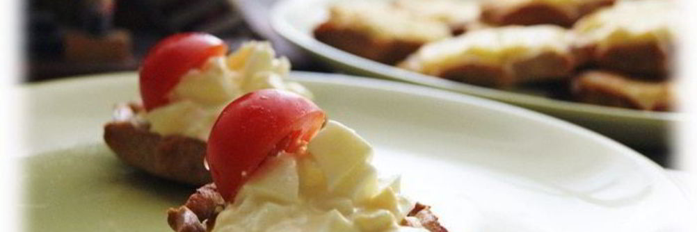 Карельские пирожки с картошкой и яичным соусом