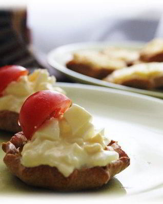 Карельские пирожки с картошкой и яичным соусом