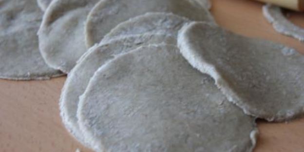 карельские пирожки с картошкой и яичным соусом