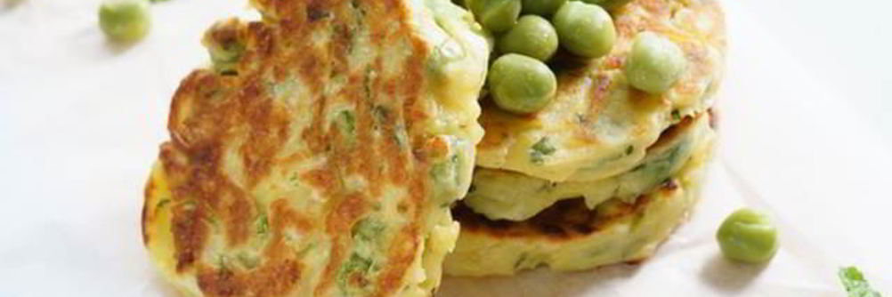 Картофельные пирожки с горохом и кукурузой