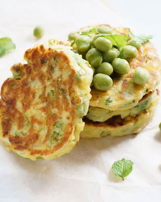 Картофельные пирожки с горохом и кукурузой