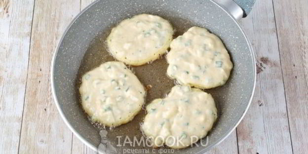 ленивые пирожки с яйцом и зеленым луком