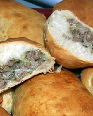 Немецкие пирожки с фаршем, капустой и сыром