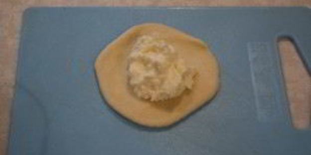 печеные пирожки из дрожжевого теста