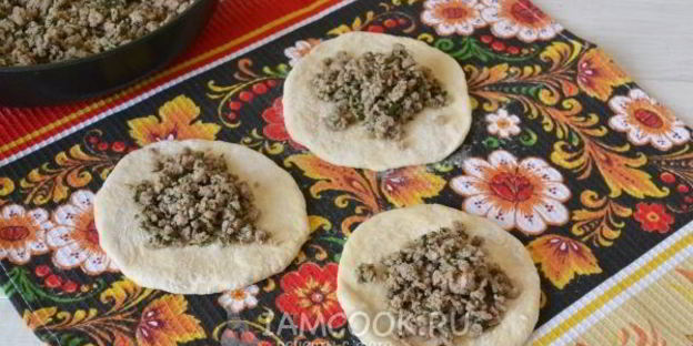 печеные пирожки с мясом