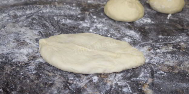 пирожки дрожжевые на воде на сковороде