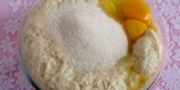 пирожки дрожжевые с вишней