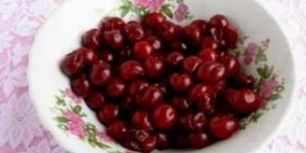 пирожки дрожжевые с вишней