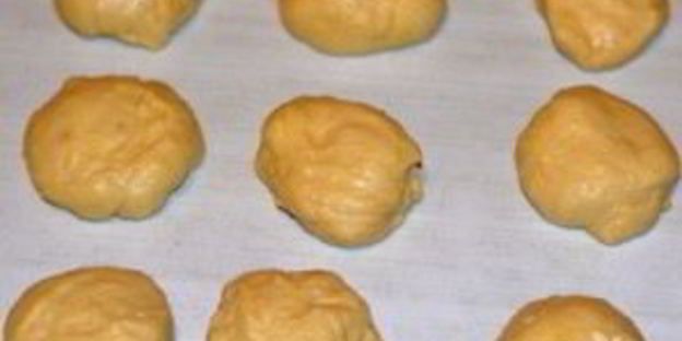 пирожки дрожжевые с вишней