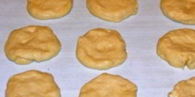 пирожки дрожжевые с вишней