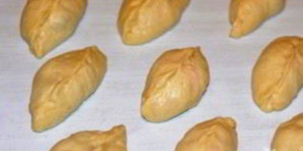 пирожки дрожжевые с вишней