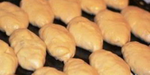 пирожки дрожжевые с вишней