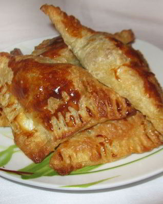 Пирожки из слоеного дрожжевого теста