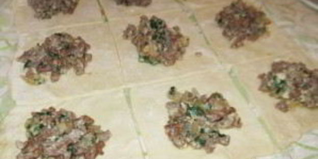 пирожки из слоеного дрожжевого теста