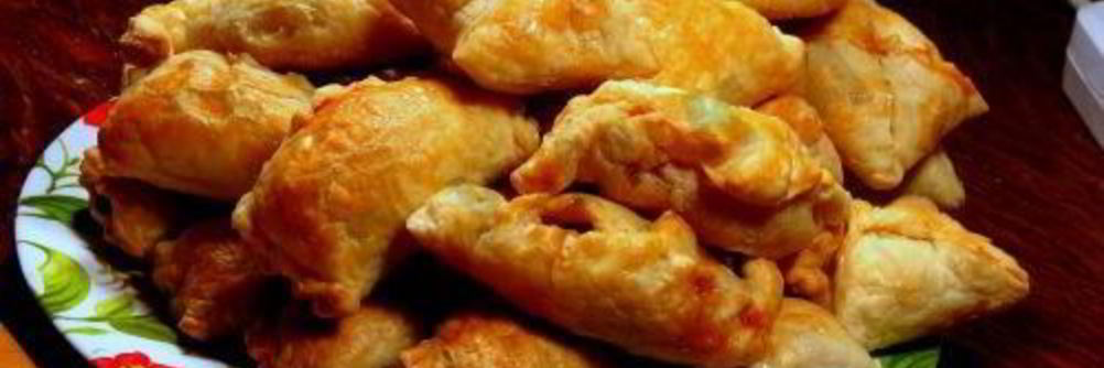 Пирожки из слоеного теста с грибами луком, капустой и яйцом