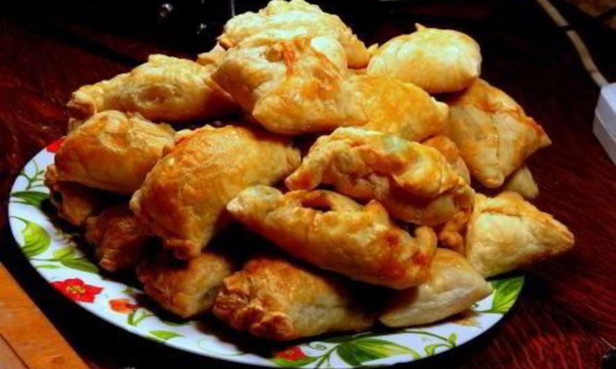 Рецепт пирожков из слоеного теста с грибами луком, капустой и яйцом