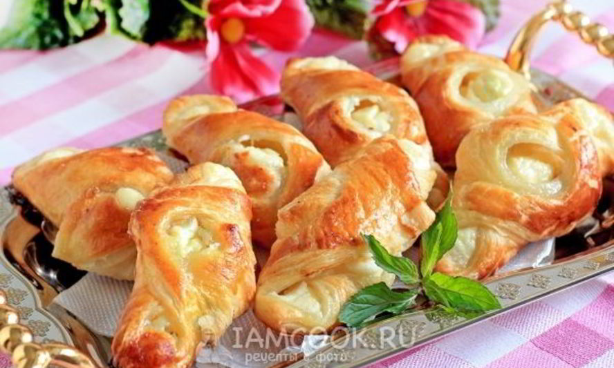 Рецепт пирожков из слоеного теста с творогом