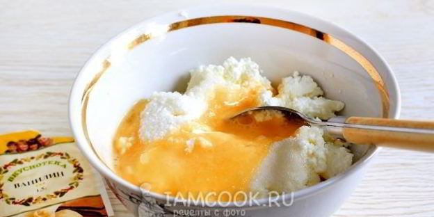 пирожки из слоеного теста с творогом