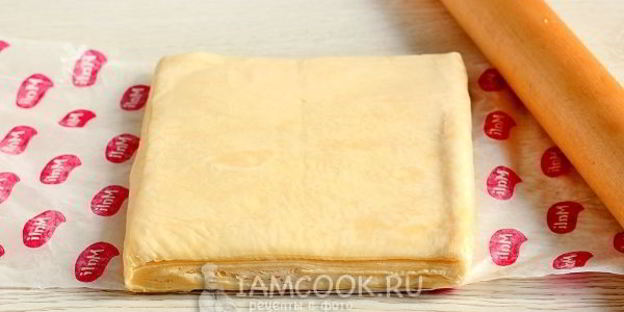пирожки из слоеного теста с творогом