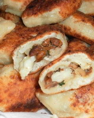 Пирожки из творожного теста с грибами и камамбером