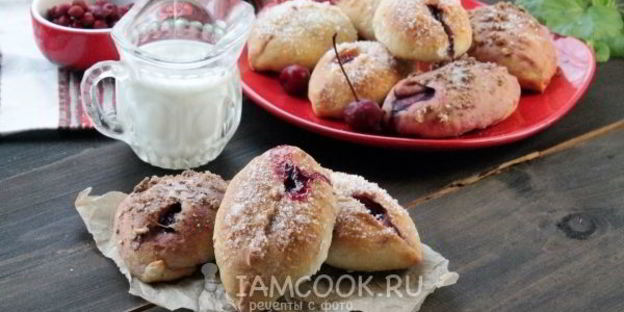 пирожки на молоке с вишней