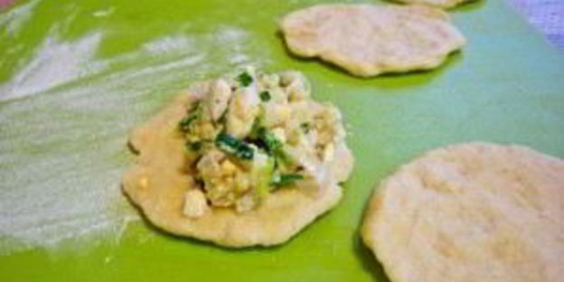 пирожки с черемшой, рисом и луком