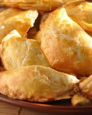 Пирожки с грибами из слоеного теста