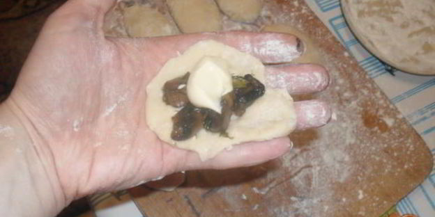 пирожки с мясом и грибами