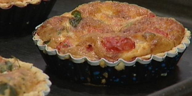 пирожки с помидорами