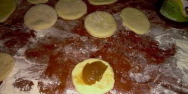 пирожки с повидлом на сковороде