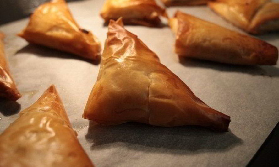 Рецепт пирожков с тыквой, изюмом и фетой