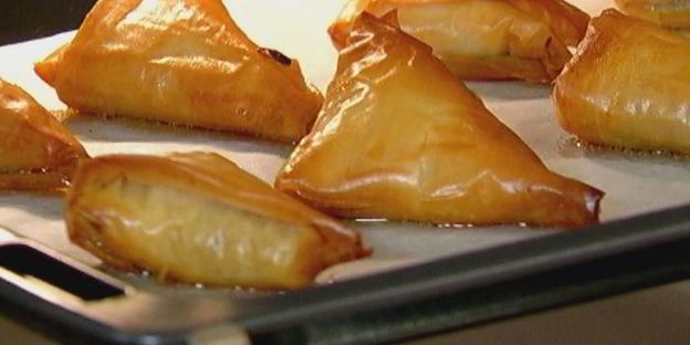 пирожки с тыквой, изюмом и фетой