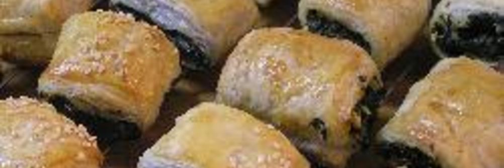 Пирожки со шпинатом и фетой из слоеного теста