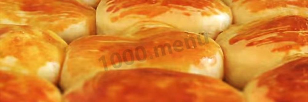 Сладкие пирожки из дрожжевого теста с яблоками и тыквой