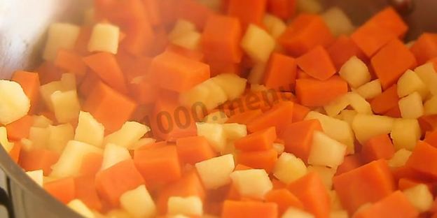 сладкие пирожки из дрожжевого теста с яблоками и тыквой