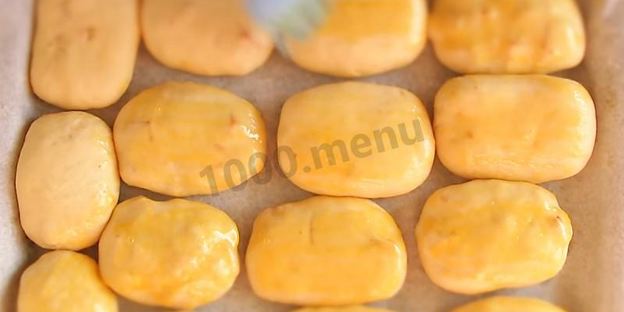 сладкие пирожки из дрожжевого теста с яблоками и тыквой