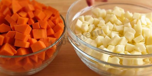 сладкие пирожки из дрожжевого теста с яблоками и тыквой