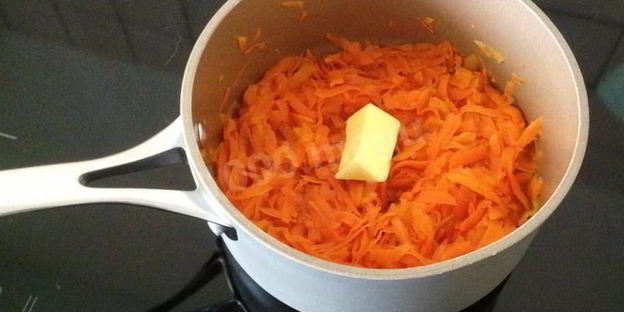 сладкие пушистые дрожжевые пирожки с начинкой из моркови