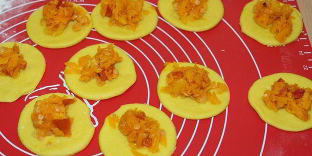 закусочные пирожки с тыквой и чечевицей