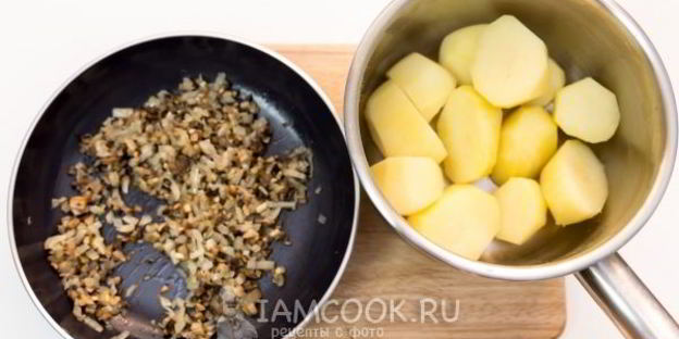 жареные пирожки с картофелем и грибами