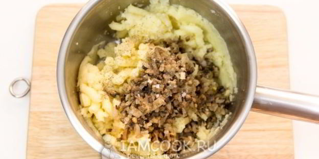 жареные пирожки с картофелем и грибами