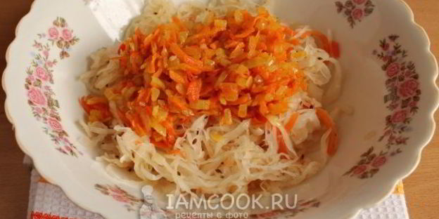 жареные пирожки с квашеной капустой