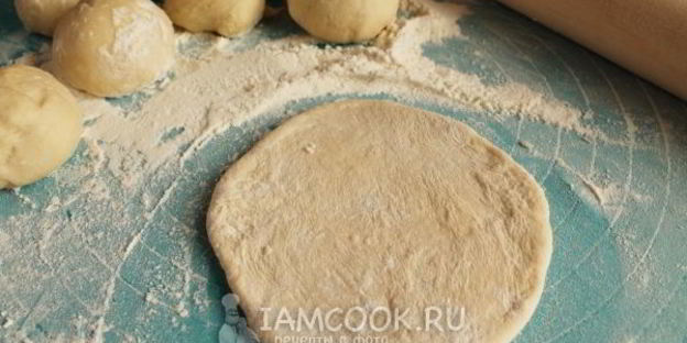 жареные пирожки с квашеной капустой